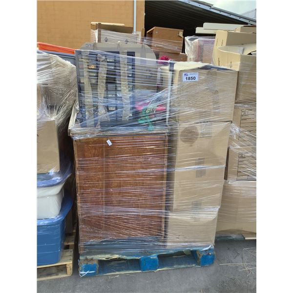 PALLET OF STORAGE LOCKER GOODS