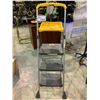 Image 1 : COSCO 3 STEP HANDYMAN STEP LADDER