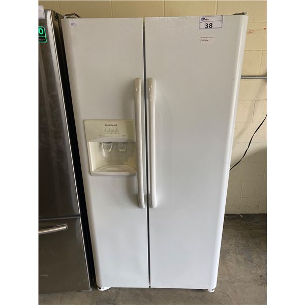 FRIGIDAIRE WHITE SIDE BY SIDE FRIDGE WITH ICE/WATER DISPENSER