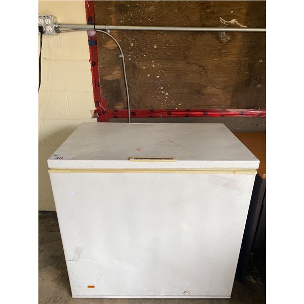 FRIGIDAIRE CHEST FREEZER 3FT WIDE