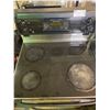 Image 2 : GE CONVECTION OVEN WITH ELECTRIC TOP STOVE