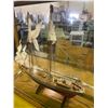 Image 2 : MODEL SHIP IN DISPLAY CASE