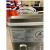 Image 2 : INSIGNIA PORTABLE ICE MAKER