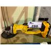 Image 2 : DEWALT GRINDER WITH 2 BATTERIES AND BOLT CUTTERS