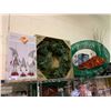 Image 1 : SET OF 3 CHRISTMAS GNOMES, 2 WREATHES