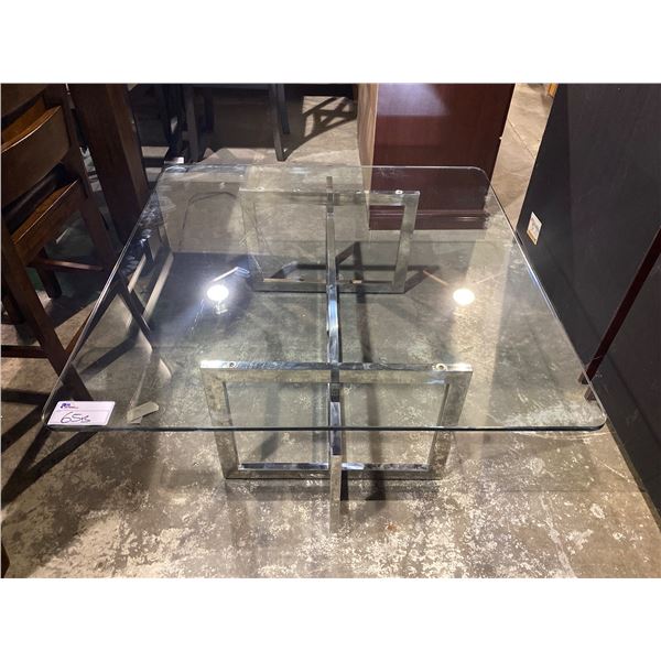 GLASS COFFEE TABLE 40 X 40 X 16"