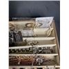 Image 3 : TRAY WITH ASSORTED JEWELRY
