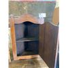 Image 2 : ANTIQUE MAHOGANY HANGING CORNER SHELF CIRCA 1880S