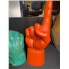 Image 3 : HULK SOFT GLOVE AND POINTING FINGER SOFT GLOVE