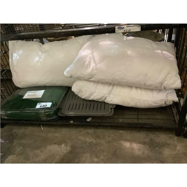 PILLOWS, BEDDING & COOK TRAY