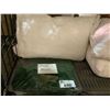 Image 2 : PILLOWS, BEDDING & COOK TRAY