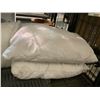 Image 3 : PILLOWS, BEDDING & COOK TRAY