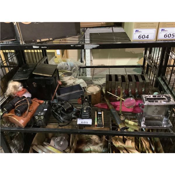 ASSORTED VINTAGE ITEMS INCLUDING; INDUSTRIAL TOASTER, BINOCULARS, CAMERA, MONOCULAR TELESCOPE &
