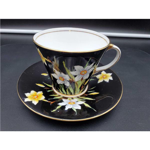 Aynsley England Bone China Tea cup with saucer
