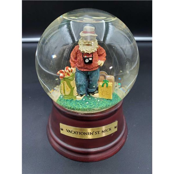 Vacationin St. Nick Snow Globe