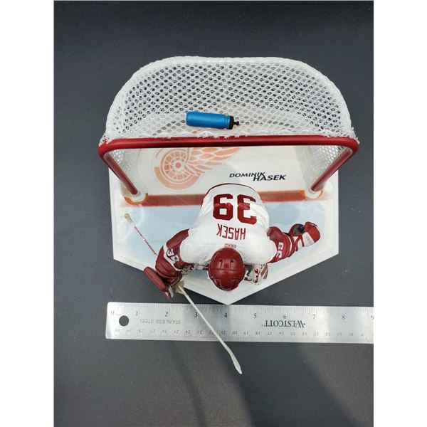 McFarlane Premium On Ice Hockey Figurine - Dominik Hasek - includes net with water bottle