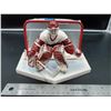 Image 2 : McFarlane Premium On Ice Hockey Figurine - Dominik Hasek - includes net with water bottle