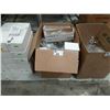 Image 2 : BOX OF ASSORTED COMMERCIAL LABORATORY GLASSWARE