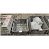 Image 2 : BIN OF ASSORTED COMMERCIAL LABORATORY GLASSWARE