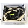 Image 1 : PET CARRIER/TOTE  FOR CATS OR SMALL DOGS