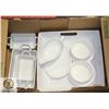 Image 1 : WHITE SERVING TRAYS AND BOWLS