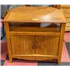 Image 1 : OAK 2 DOOR TV STAND 29" X 19.5" X 28"