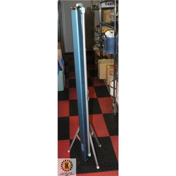 FREE STANDING PROJECTOR SCREEN