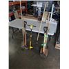Image 1 : 2 BUNDLES OF GARDEN TOOLS, RAKES, SHOVELS