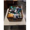 Image 1 : TRAY OF CLEANING SUPPLIES AND HAND SANITIZER