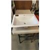 Image 2 : DROP IN SINK AND BOX OF TOILET SEATS