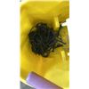 Image 2 : RUBBERMAID MOP BUCKET AND BUNGEE CARGO NET