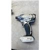 Image 10 : MAKITA CORDLESS TOOL SET - INCLUDES 2 IMPACT GUNS, FLASHLIGHT, 2 BATTERIES AND CHARGER - TESTED WORK