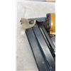Image 2 : STANLEY BOSTITCH AIR NAILER WORKING