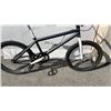 Image 2 : WHITE BMX BIKE