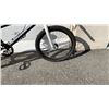 Image 3 : WHITE BMX BIKE