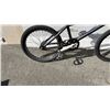 Image 4 : WHITE BMX BIKE