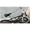 Image 5 : WHITE BMX BIKE