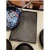 Image 8 : THR ROCK GRIDDLE PLATE, 2 ROCK PANS, 2 TFAL PANS AND BLUE DIAMOND PAN