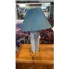 Image 2 : 3 VINTAGE TABLE LAMPS