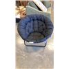 Image 1 : BLACK FOLDING SAUCER CHAIR