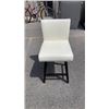 Image 1 : WHITE STUDDED SWIVEL STOOL