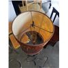 Image 3 : METAL FLOOR LAMP