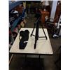 Image 1 : INSIGNIA LIGHTWEIGHT 58 INCH TRIPOD