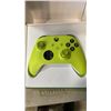 Image 2 : XBOX WIRELESS CONTROLLER FOR XBOX ONE, SERIES X/S, WINDOWS 10, ELECTRIC VOLT - TESTED WORKING, RETAI