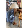 Image 2 : MID CENTURY FLOOR LAMP AND TABLE LAMP