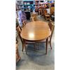 Image 4 : MID CENTURY DINING TABLE WITH LEAF AND 6 CHAIRS