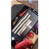Image 4 : 2 FABRIC ORGANIZERS WITH BEAUTY PRODUCTS AND HAIR ROLLERS