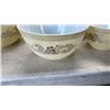 Image 8 : 4 PYREX BOWLS, BEAN CROCK, ROASTING PAN AND DOUGH RISING POT