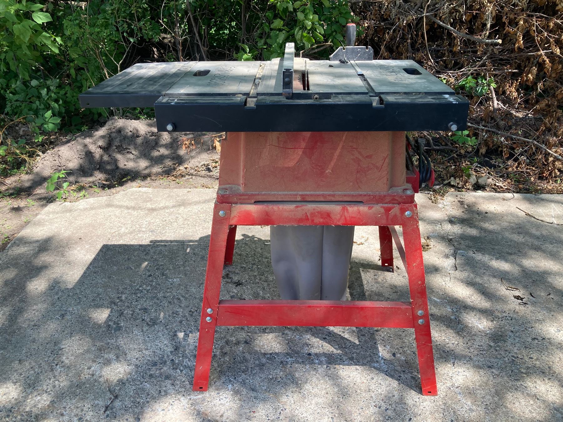 SKILSAW TABLE SAW ON STAND; WORKS! Cornerbids
