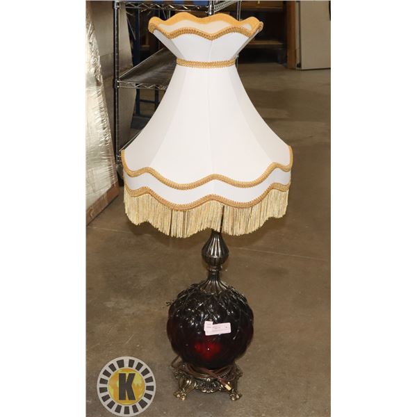 ESTATE CRIMSON GLASS LAMP